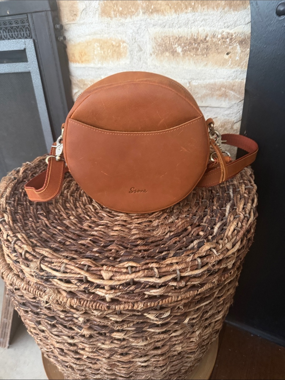 SZone Round Leather Crossbody Bag in Tan